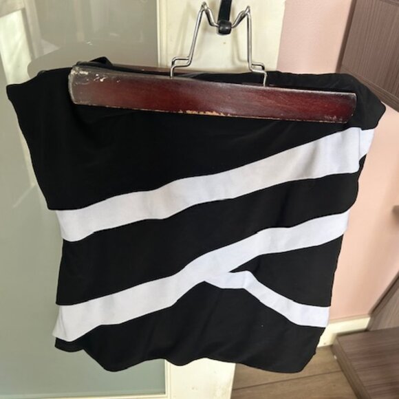 Strapless Black and white top with side zipper - Picture 4 of 4